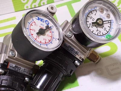 SMC AR20-01 PNEUMATIC REGULATOR W/ PRESSURE GAUGE