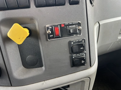 USED 2017 PETERBILT 567 6X4