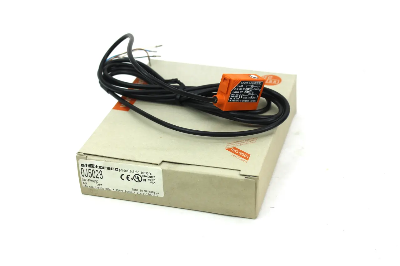 IFM OJ5028 Retro-Reflective Photoelectric Sensor, 10-30V DC, NEW
