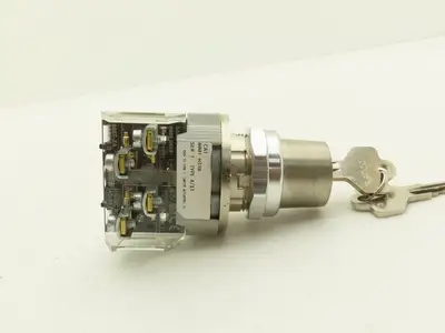 Allen Bradley 800T-H33B Cylinder Lock Selector Switch 2 Position Keyed Ser T