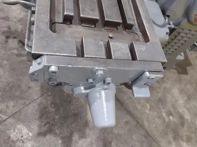 #3 KEARNEY & TRECKER MILWAUKEE MODEL #3 VERTICAL MILLING MACHINE 64" x 13" x 10 HP: YOBRO #24458