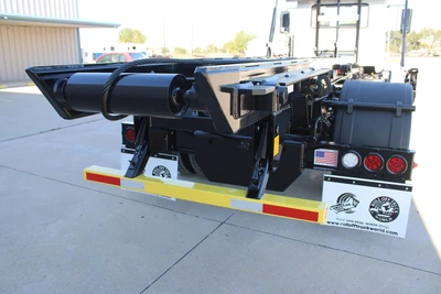 New | in-Stock 2025 MACK MD6 Rolloff Trucks Texas US | Roll Off Truck World #1491916