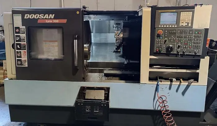 Used 2011 DOOSAN LYNX 300 CNC Lathes CZ | UCY Industrial GmbH #385622