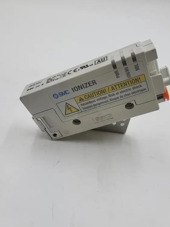 Used SMC SMC IONIZER IZN10E-02O07 WITH MOUNTING BRACKET Misc Fasteners | ND Industrial Surplus #1216593