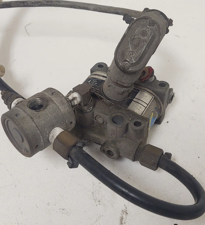 Used Skinner Valve V935DB2150 Solenoid Valves Kentucky US | Edwards Industrial Repair #975258
