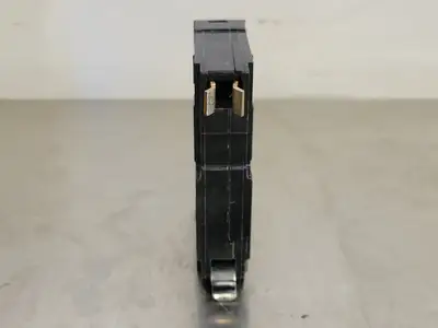 NEW SQUARE D QO120