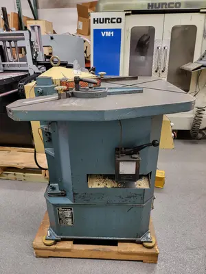 Amada CS-220 Corner Notcher 8-5/8″ X 8-5/8″ Max Notch