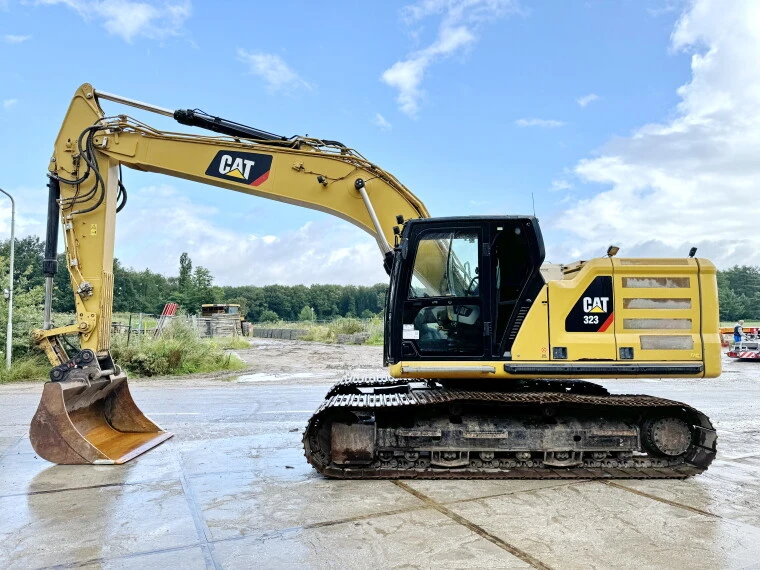 USED 2023 Caterpillar 323