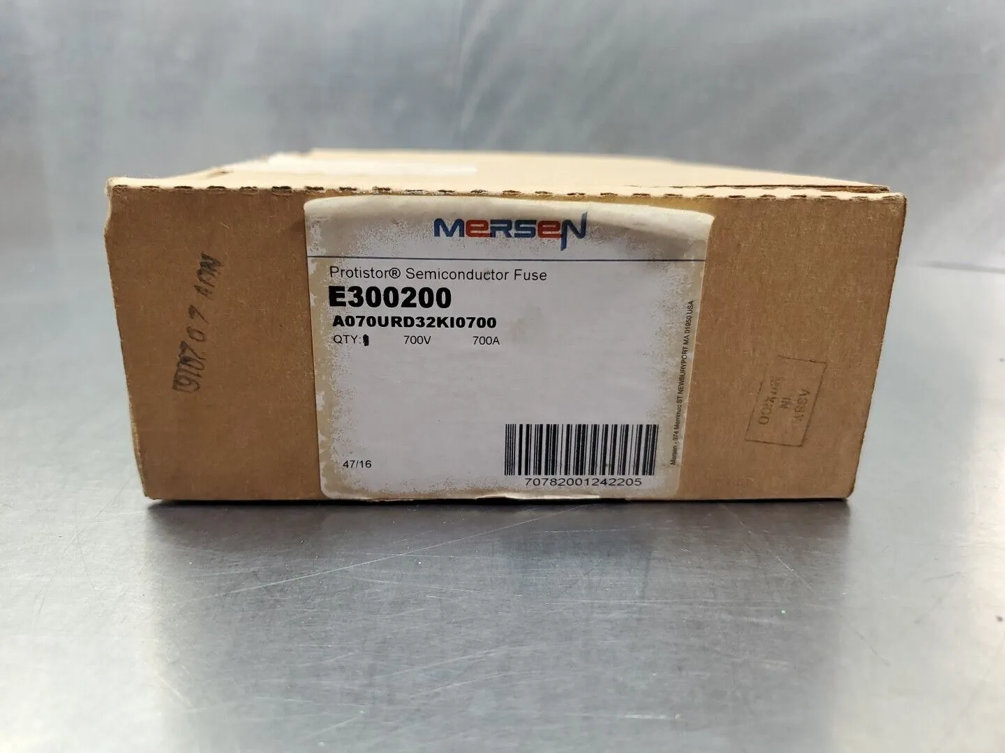 Mersen E300200 Protistor Semiconductor Fuse, (A070URD32KI0700) 700V 700A. 4C-34