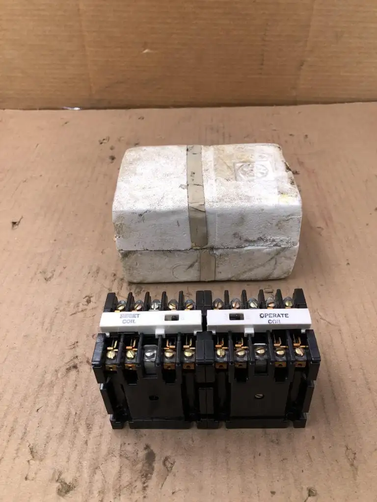 GE CR120C33041 Industrial Control Relay 125VDC 300VAC 10A