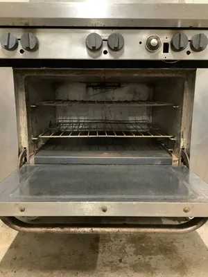 152-0498 Southbend Heavy Duty Natural Gas 6 burner Range w/ Oven