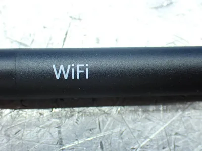 Unknown Lot Of "wifi" And "mobile" Antennas