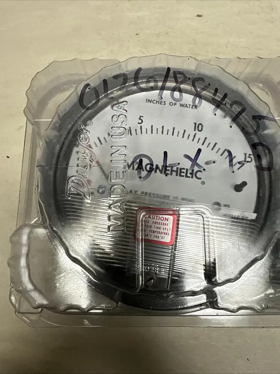 Used DWYER 102011-00 Universal Pressure Meters Ohio US | Surplus Asset Holdings #1237917