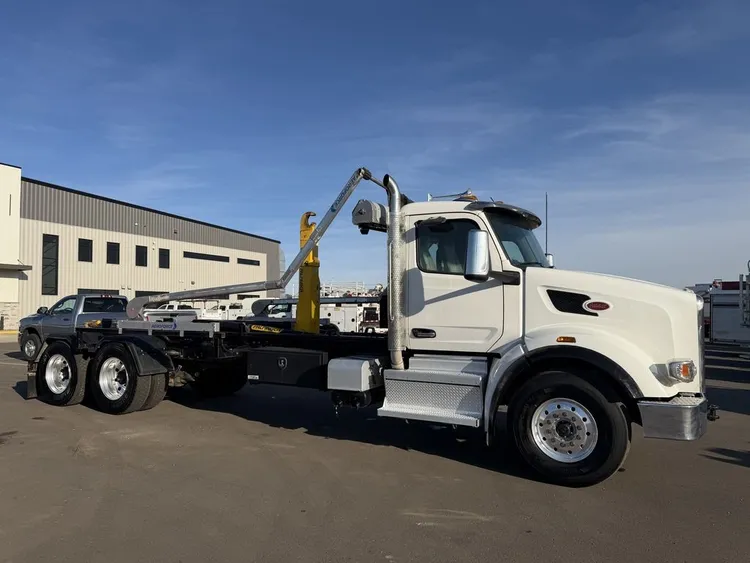 Used 2024 PETERBILT 567 PALFINGER HOOKLIFT Hooklifts & Roll-Offs Minnesota US | Carco Truck & Equipment #1513962