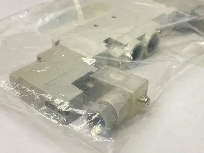 SY7420-5DZ-02T | SMC  Pneumatic Solenoid Valve 3-Position 1/4" NPT - New