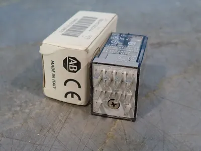 NEW ALLEN BRADLEY 700HC14Z244