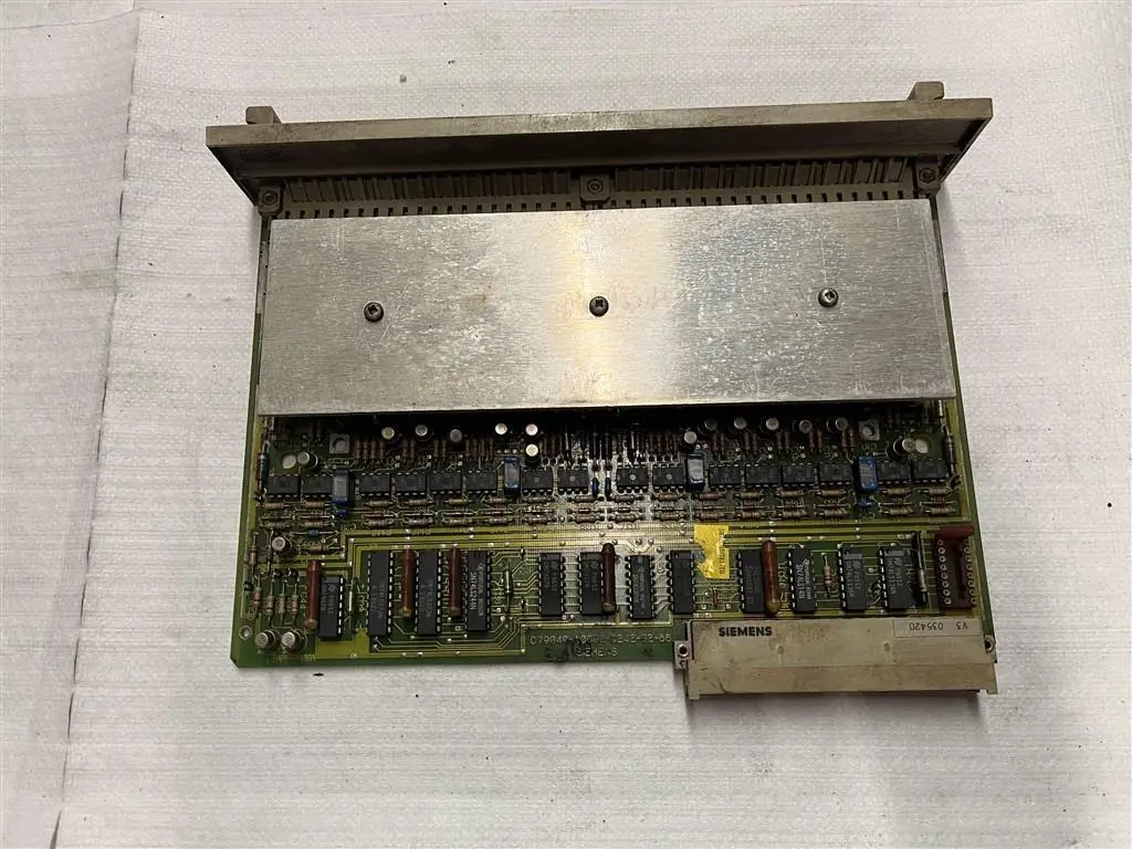 USED SIEMENS V3 035420 C79040-A0092-0242-02-85
