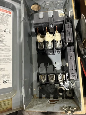 SQUARE D H361 30AMP FUSIBLE DISCONNECT