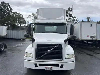 USED 2015 VOLVO VNM64T200