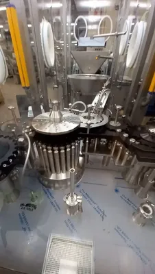 2021 STERILINE VFM400 Filling Line Liquid | Perry Equipment (6)