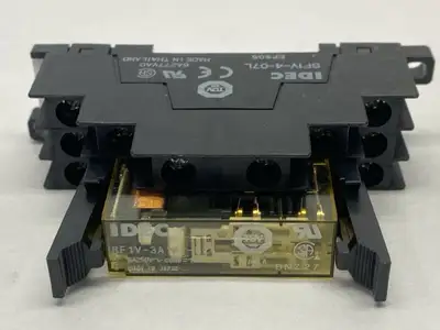 RF1V-3A3BL-D24 | IDEC  Force Guided Relay w/ SF1V-4-07L Relay Base - New