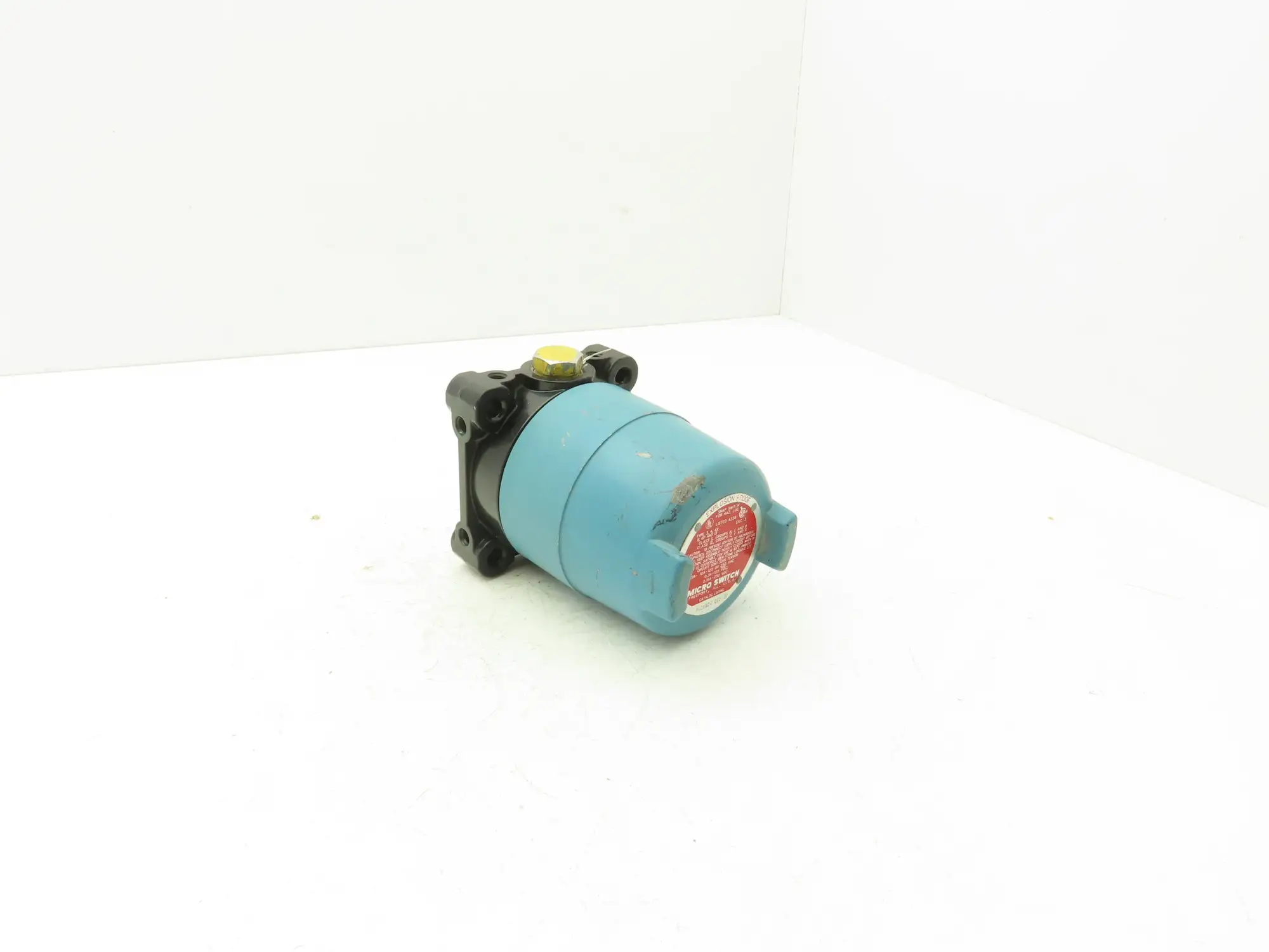 Micro Switch 24CX200 0851 Limit Snap Switch 250V Explosion Proof Haz Loc XP