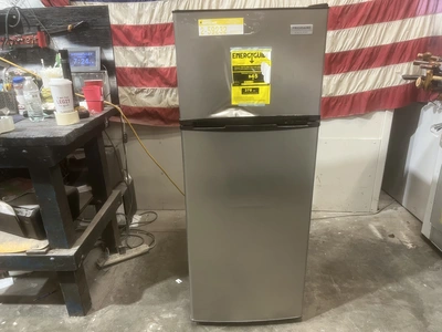 USED FRIGIDAIRE 7.5 CUBIC FEET