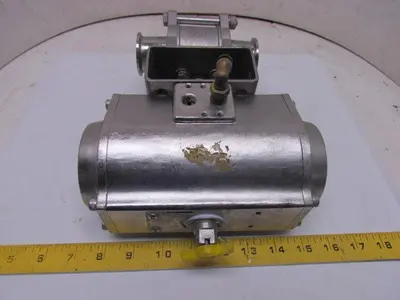 10-SR-85 1000 WOG CF8M Stainless Steel 1-1/2" Tri Clover Ball Valve w/Actuator