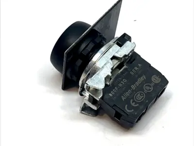 USED ALLEN-BRADLEY GREEN 22MM ILLUMINATED PUSH BUTTONW/ 800F-N3G NO COVER