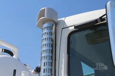 Used 2019 VOLVO VHD64B200 Vacuum Truck Texas US | Roll Off Truck World #1492006