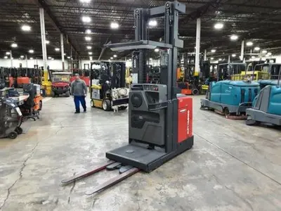USED 2018 RAYMOND 560-OPC30TT