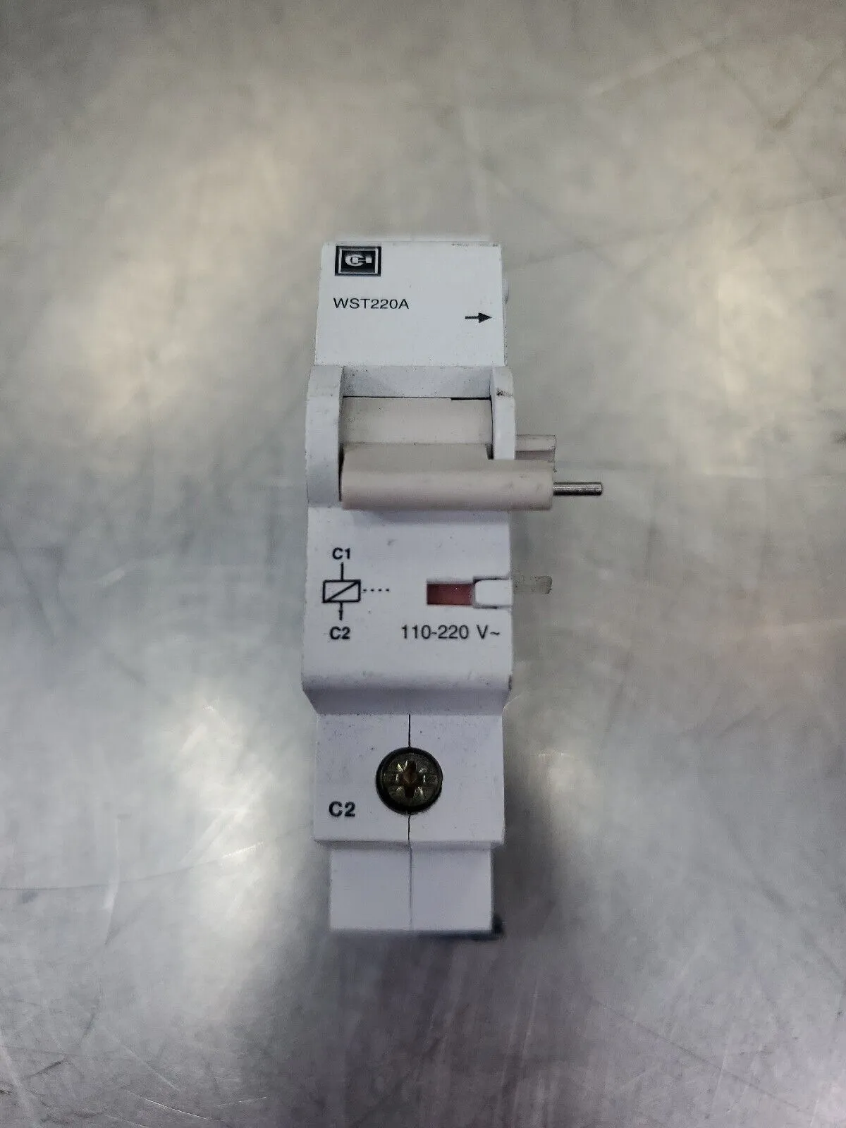 Cutler-Hammer WST220A 110-220VAC SHUNT TRIP CIRCUIT BREAKER. 4E-11
