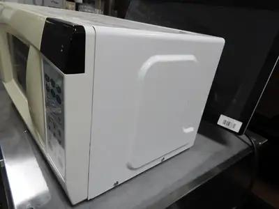 Used Emerson Used Emerson 700 Watt 0.7 Cubic Feet Microwave Oven MW7300W 120V Ovens Illinois US | Falcon Restaurant Supply #1376550