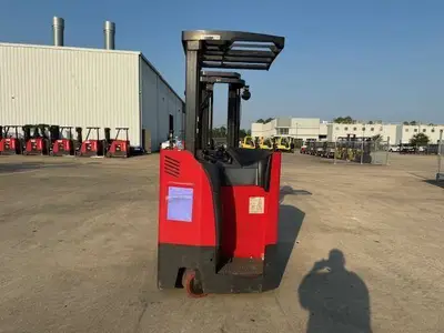 Used RAYMOND 425C35TT 3-Wheel Stand up Electric Counterbalance Forklifts Illinois US | Somerset Equipment Sales #1546199