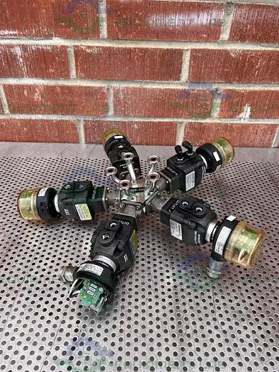 Used 5 ITT ADVANTAGE 5 WAY STAINLESS STEEL DIAPHRAGM VALVES W/ VALVE POSITIONER Valves/Fittings California US | Equipment Lab #485565