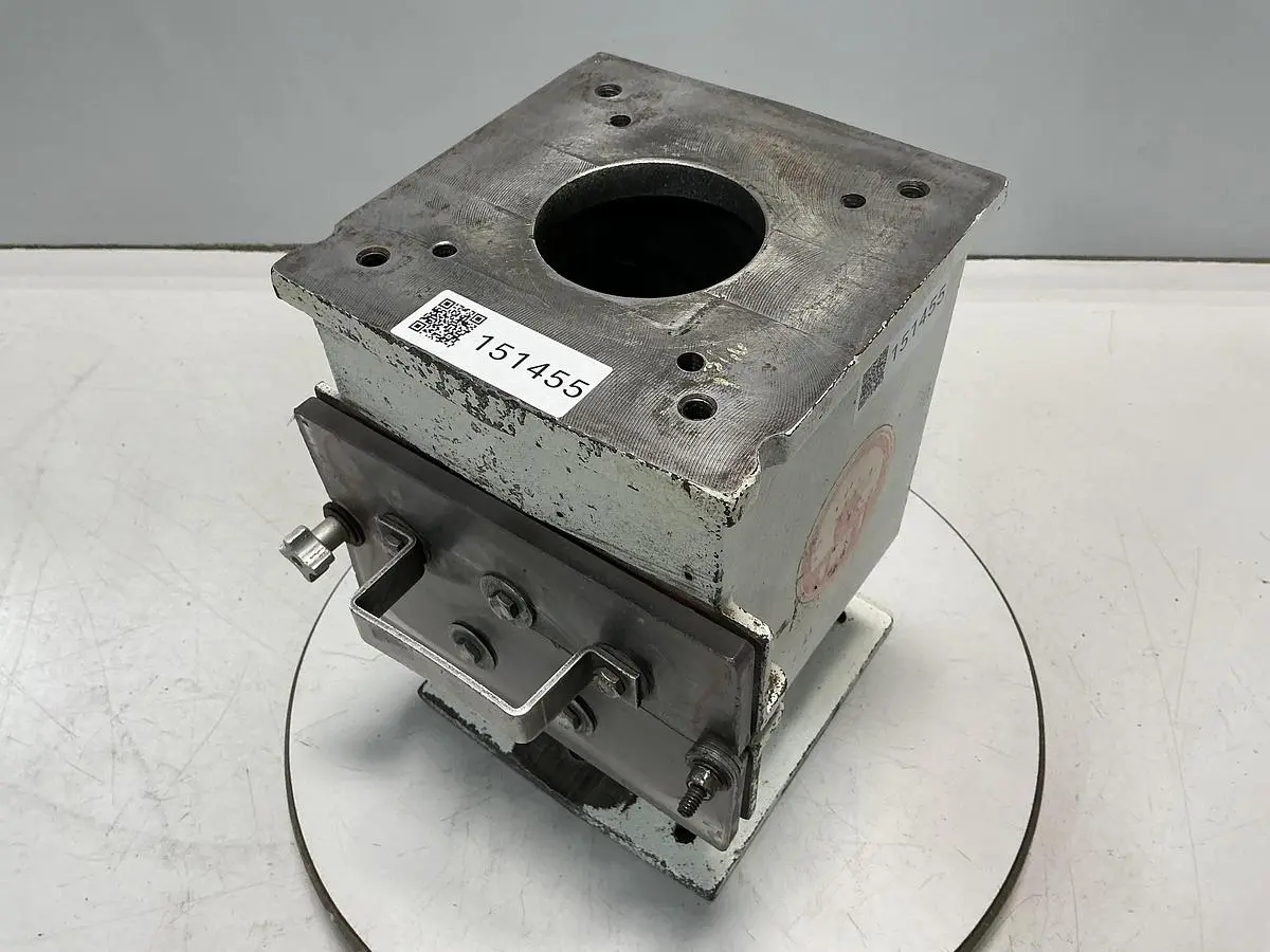 USED METAL FABRICATOR NO MODEL / NO TAG