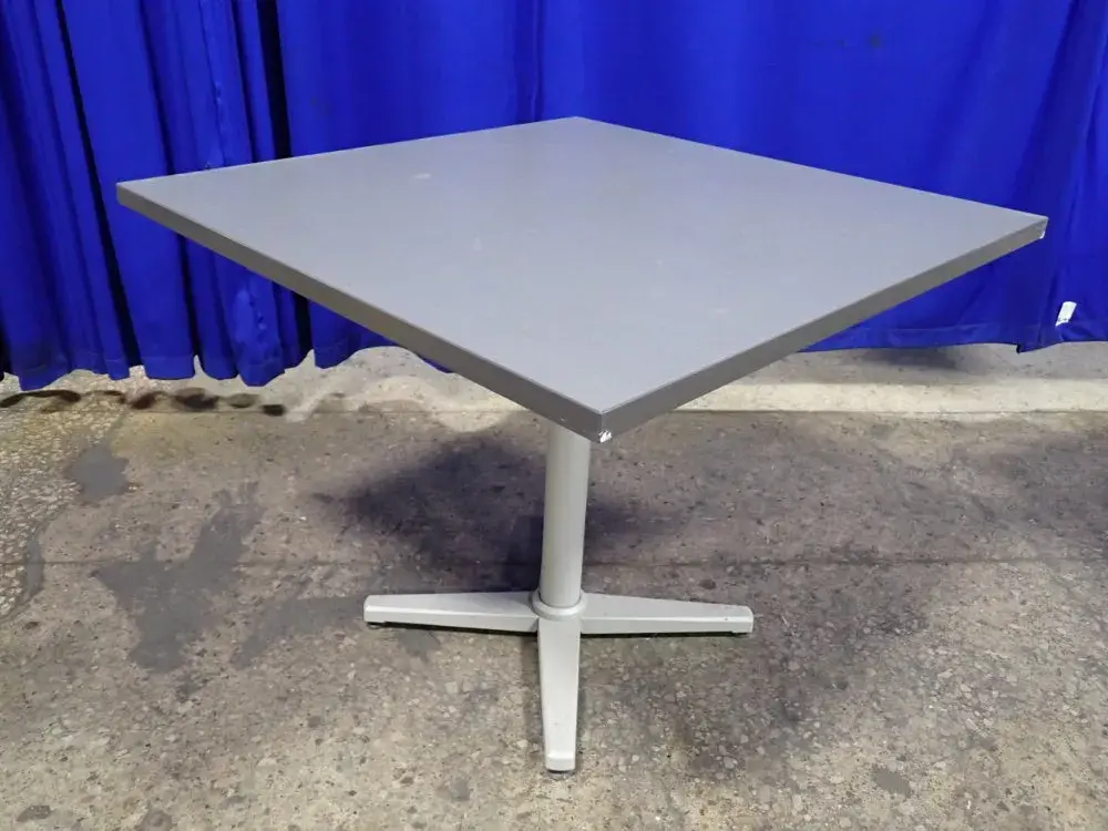 36" X 36" X 29" Table