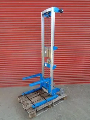 Genie 159 kg Truck Lift | Perry Equipment (1)