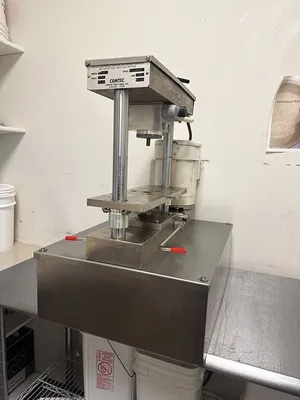 Comtec 1100 Pie Crust Production | Harvest Equipment and Fabrication Inc (3)
