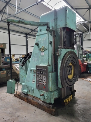 KOLOMNA Vertical Gear Hobber, good used condition