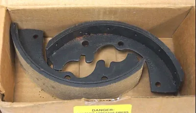 NEW YALE 513571803 BRAKE SHOE SET