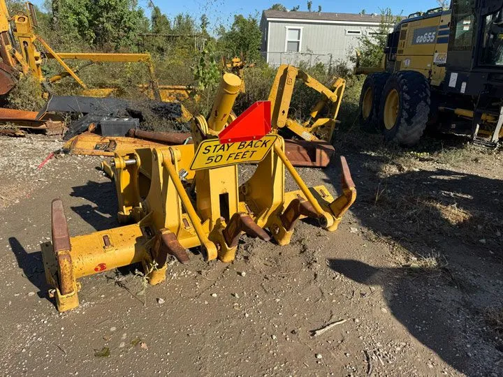 Caterpillar 140H Rear Ripper