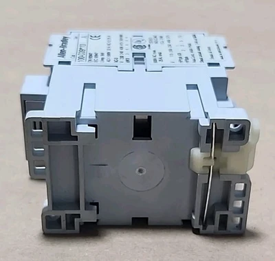 NEW Allen-Bradley 100-C09D10