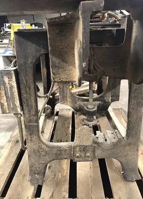 CAROLINA STYLE SINGLE-HEAD HORIZONTAL BORING MACHINE WITH RICHARDSON 4-SPINDLE HEAD