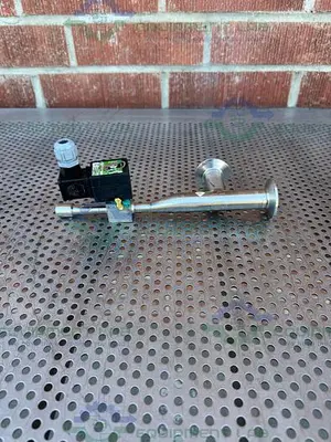 USED ASCO SC XB262C036E SOLENOID VALVE W/ 3 WAY PIPE  1" SANITARY FITTING