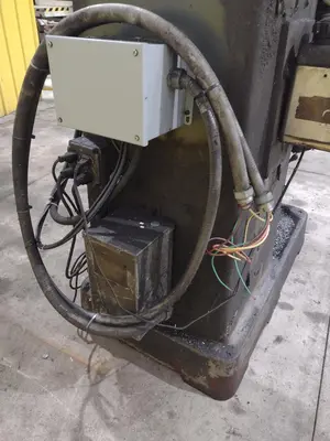 SEIKI XL VARIABLE SPEED VERTICAL KNEE MILL: YOBRO #23840