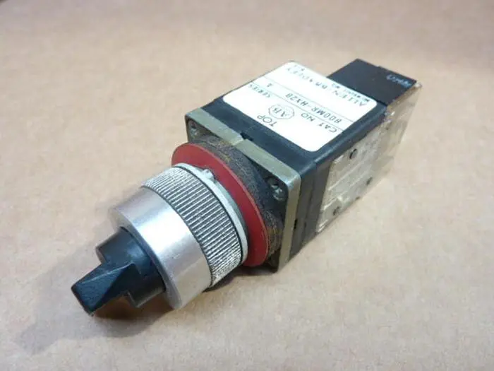 Used ALLEN BRADLEY 800MR-HX2B Relays & Switches Michigan US | Ideal Machinery #586905