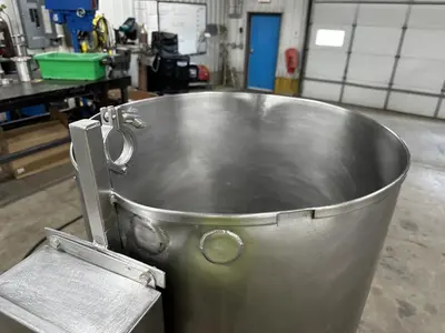 SS holding tank with pump