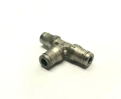USED LEGRIS 5/32 PUSH TO CONNECT TEE UNION FITTING