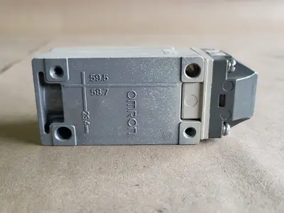 NEW OMRON D4A-1104N